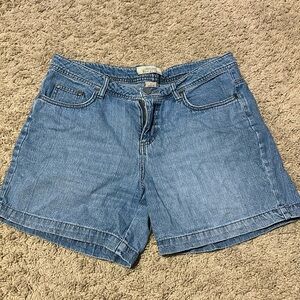 Vintage. Natural reflections, Women’s size 8, NEVER WORN, Jean shorts